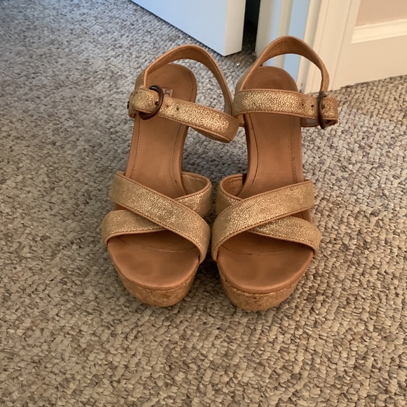Ugg gold tan leather wedge platform ankle strap sandals 8.5 - Picture 2 of 8